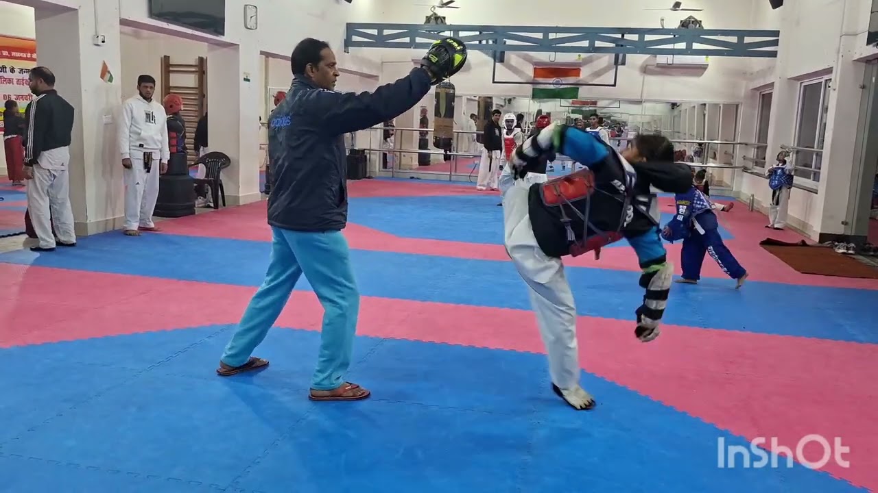 Dolyo chagi,dwi huruegi,chenge steps and dolyo chagi#fitnessmotivation#martialarts#fightingsport