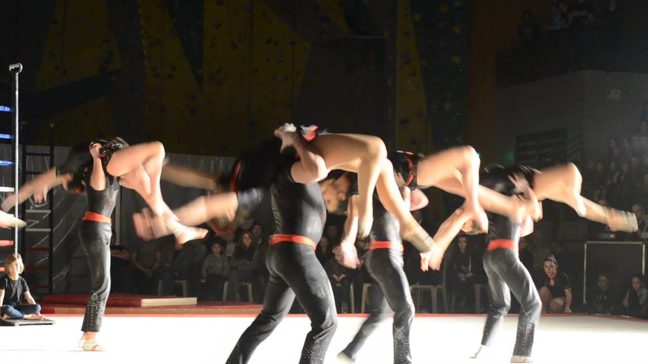 ACROBATIC SHOW ORCHESTRE LIVE