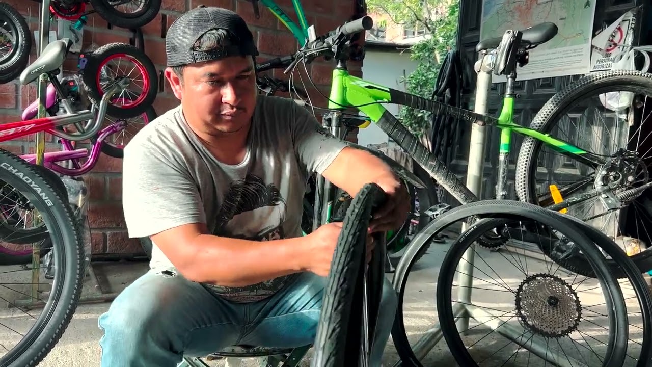 ¿Qué pasa si colocamos una llanta 700x25 en un aro 29?