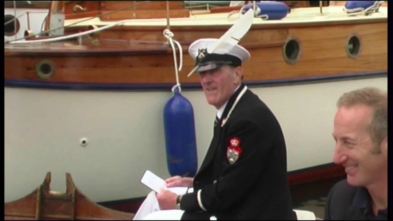 SWAN UPPING - A 900 year tradition