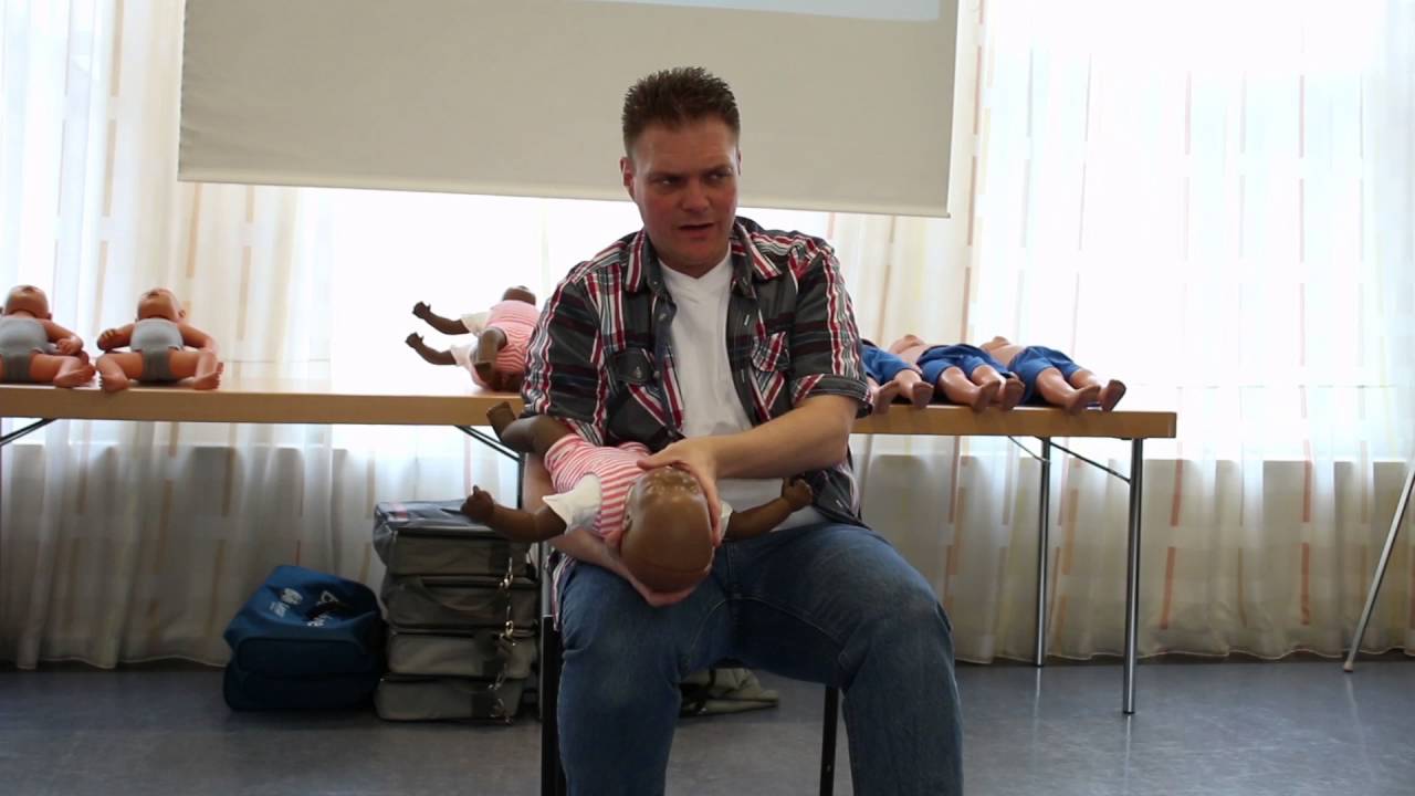 EHBO bij baby's en kinderen: verslikking/verstikking - 24BabyTV