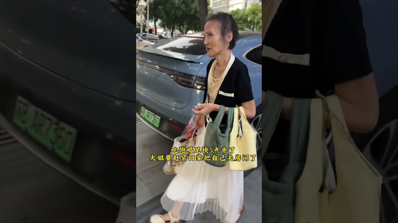 从封闭的世界到认可我们为朋友，到洗头说会头疼改变把头发剪了！再到说扔掉房间里的废品说没有安全感，也尝试扔出来了！半个月下来，走进她的内心深处，你能发现她每天都在进步，确实看到了大姐的改变……每次都都