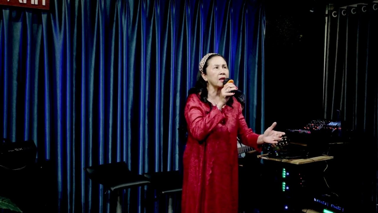 HÀNH HƯƠNG TRÊN ĐỒI CAO (Trịnh Công Sơn) - Ngọc Trưng | Phòng trà Đức Anh