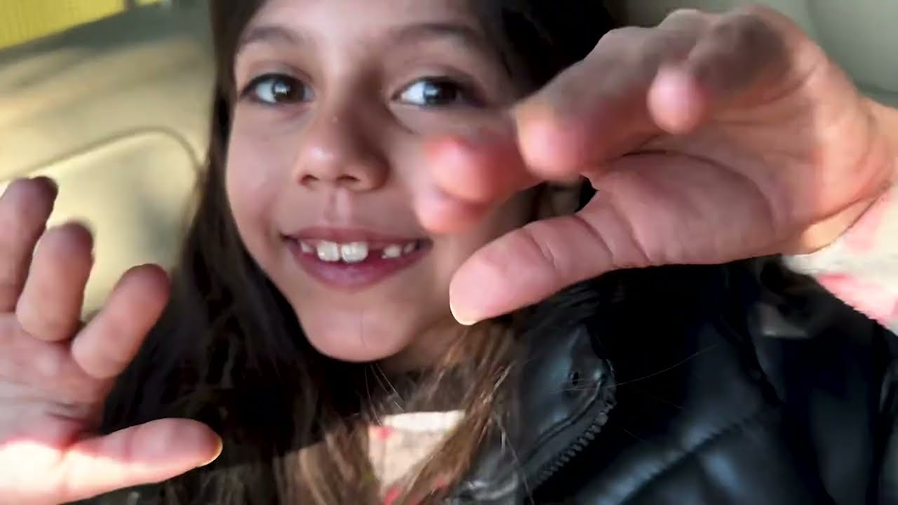 PRIMEIRA VEZ INDO NA MANICURE - deixei a toto ter unha grande 😳
