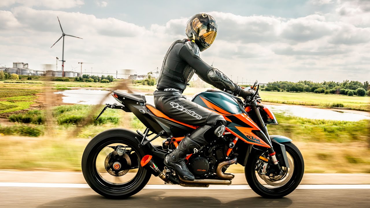 KTM SUPERDUKE 1290R 2020 AUSTIN RACING EXHAUST SOUND / WHEELIES / REVS / FLY BY'S