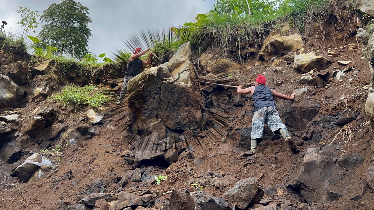 Prying open the cracked andesite cliff part_1