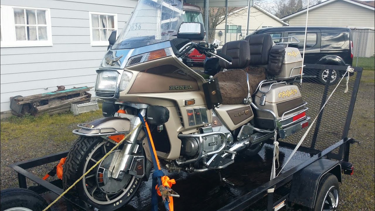 Will it start? 1985 Honda Gold Wing GL1200 Aspencade Barn Find sitting 28 years!