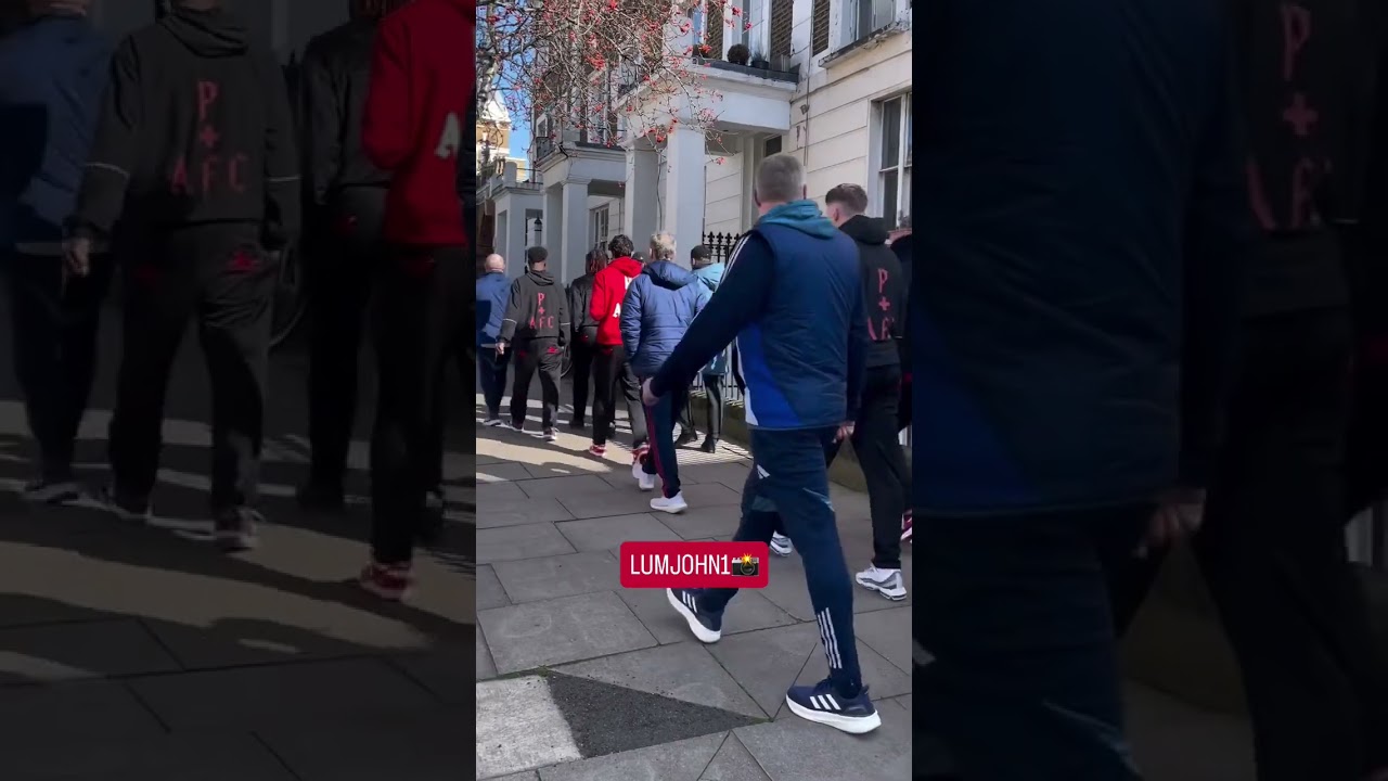 The arsenal squad no their pre -match  walk this morning #duet #arsenal