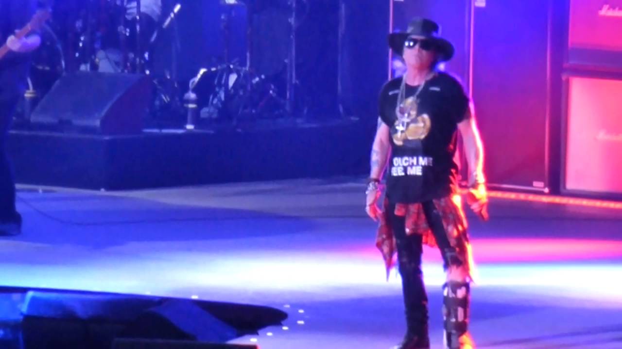 AC/DC & Axl Rose 'Hells Bells' in Manchester 9/6/16 Full Song in HD