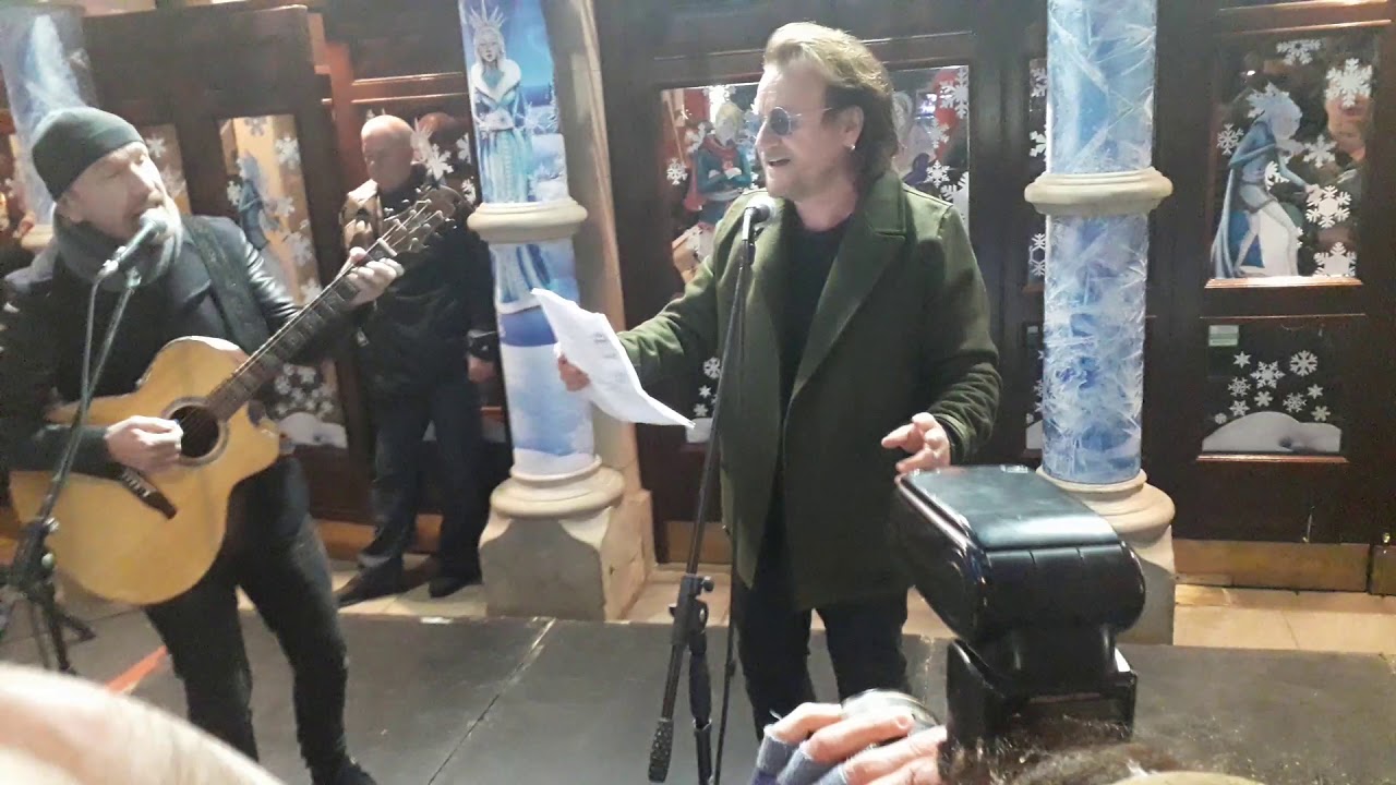 U2 s Bono+The Edge-O Holy night Grafton Busk Dublin 24.12.18