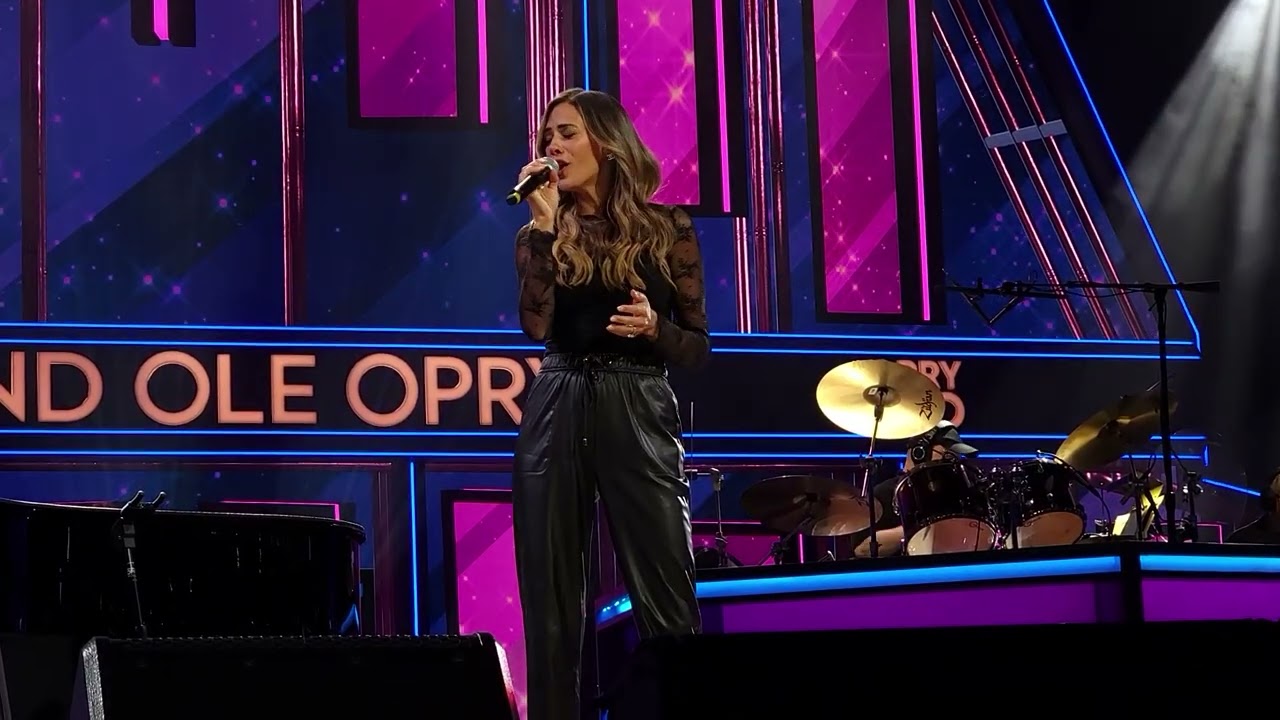 Jana Kramer 