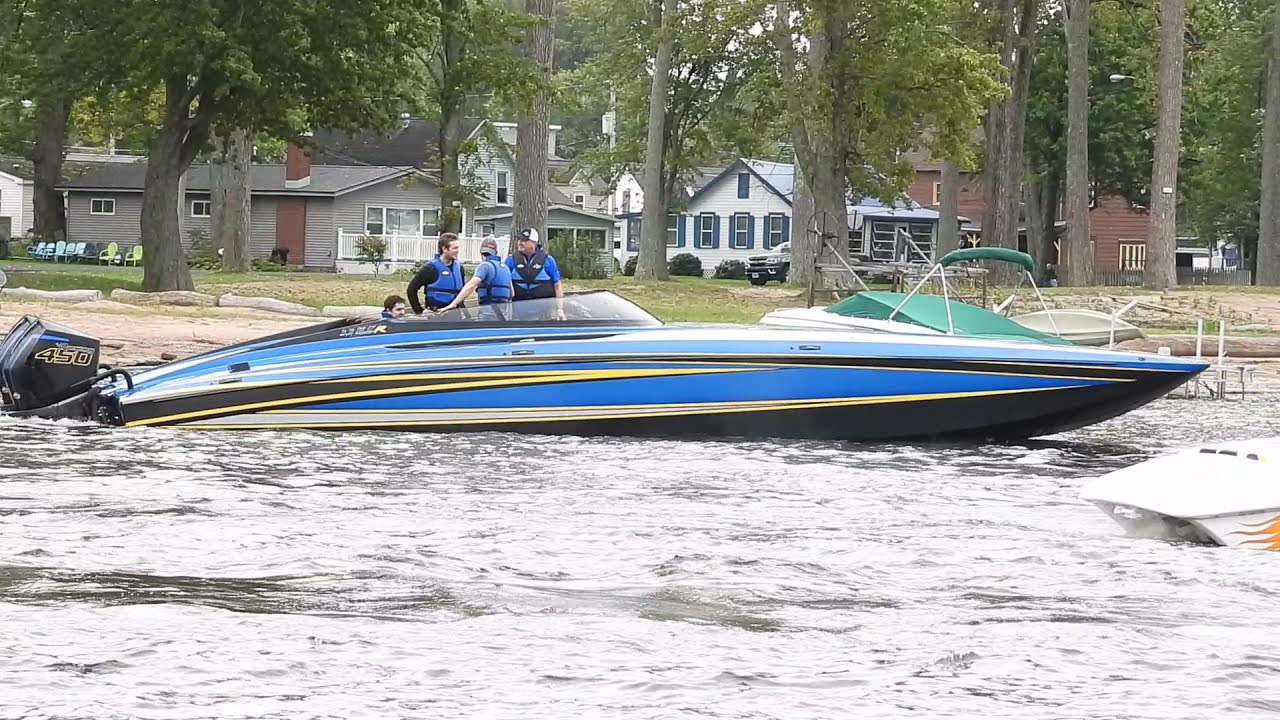 Oneida Lake Chicken Wing Run 2021 - Boats Leaving Sylvan Beach