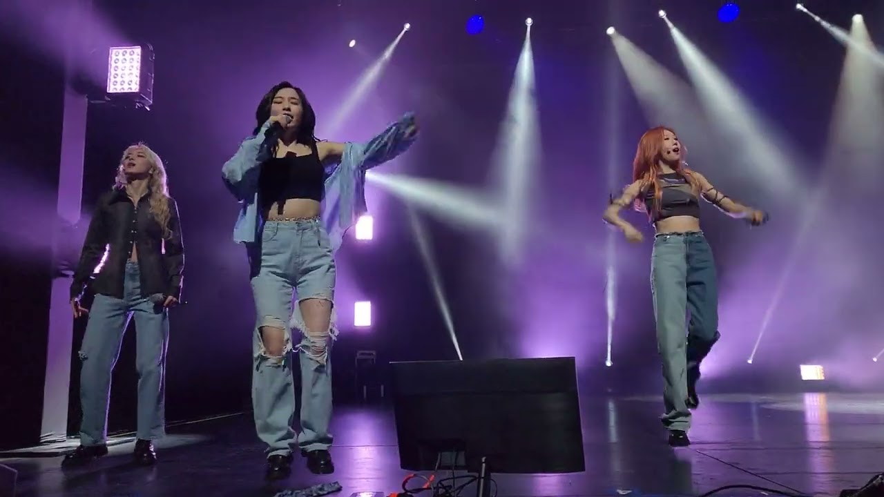 Dreamcatcher (드림캐쳐) - Silent Night | 230302 | Washington DC | [4k60fps FANCAM - Front Row] 