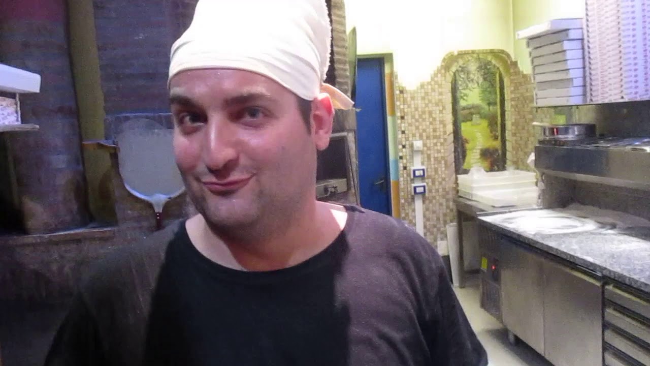 Master Pizzaiolo Emanuele from Il Ristorante Sul Bacino explains the Italian pizza