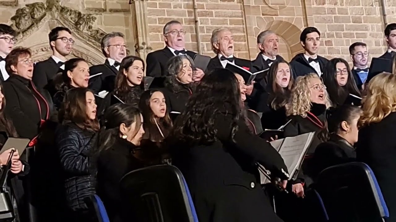 #LINARES ( Jaén ) 𝐂𝐎𝐑𝐎 𝐘 𝐎𝐑𝐐𝐔𝐄𝐒𝐓𝐀 𝐌𝐔𝐒𝐈𝐂𝐀𝐋𝐌𝐀 𝐀𝐑𝐌𝐎𝐍𝐈𝐙𝐀 𝐄𝐋 𝐏𝐀𝐒𝐎 𝐃𝐄 𝐋𝐀 𝐇𝐍𝐃𝐀𝐃. 𝐃𝐄 𝐋𝐀 𝐕𝐄𝐑𝐀 𝐂𝐑𝐔𝐙