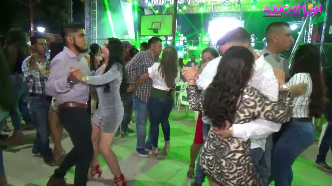 Uyuyuyyy mamita linda que bonito bailan las guachas de tierra caliente | Ajuchitlan Del Progreso