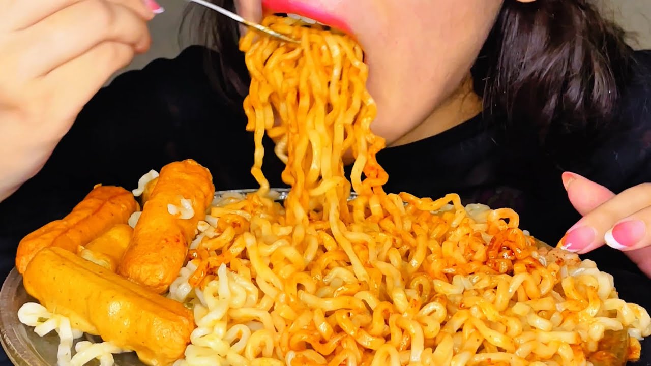 SPICY RAMEN NOODLES ASMR EATING 