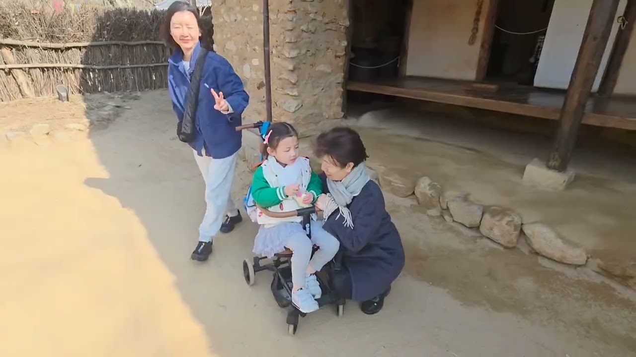 경기도 용인민속촌.초가집,기와집,디딜방아,물레방아,제주도민가,남부.중부민가,전설의고향.등등 ᆢ엣날을 추억하게 하는 많은 볼거리,  삼대 가족나들이ᆢ♡ 26,3,1.