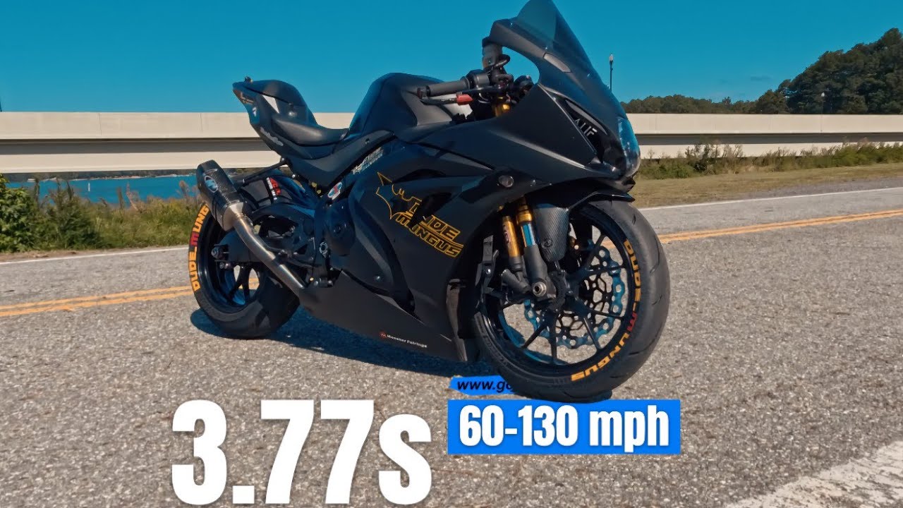 CLASSIC SHOWDOWN : Suzuki Hayabusa 1300R vs Suzuki GSX-R1000R 