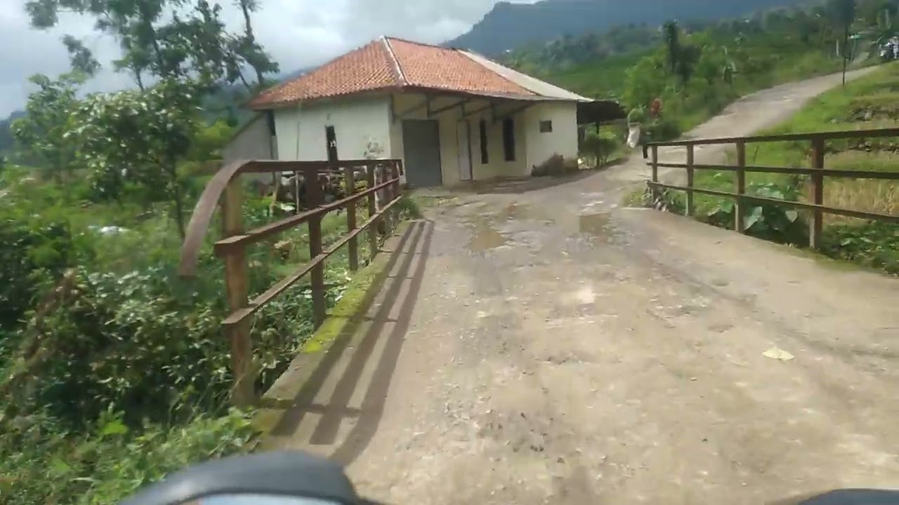 Jalan menuju puncak dua bogor jawabarat