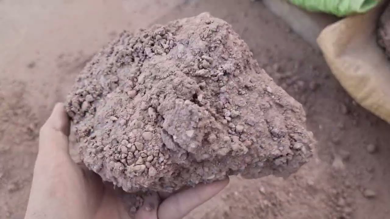 Gritty Red Dirt Floor Crumbling Sleepaid Satisfying ASMR Crunchy Crumbles Sleepaid #oddlysatisfying