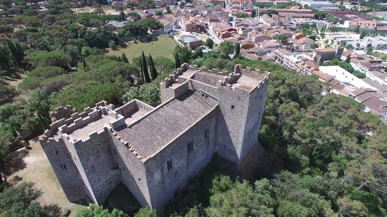 Sobrevolando el castillo de La Roca Del Valles