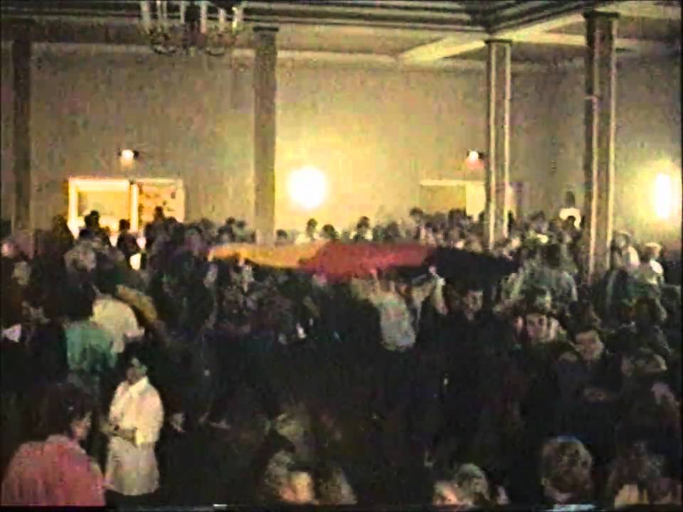 Die letzten Sekunden der DDR im Saal Brandis.