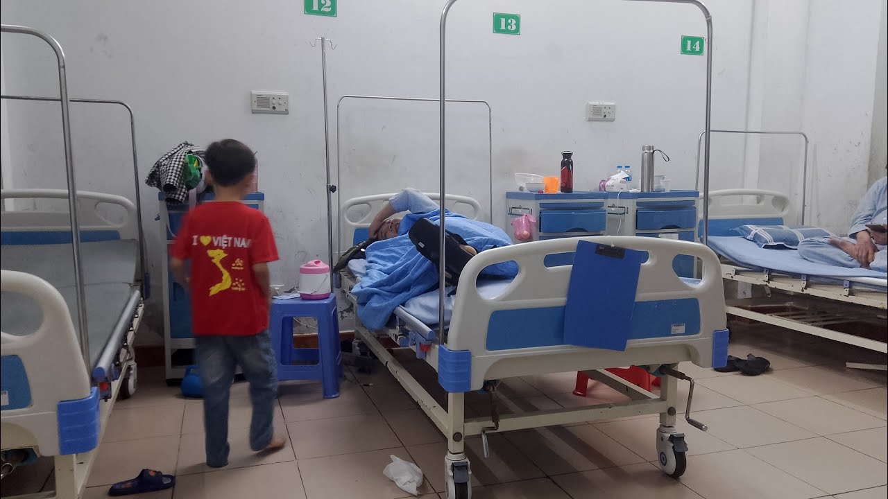 Bon theo Mẹ Tí Hon lên bệnh viện thăm bố Thành || MẸ TÍ HON 