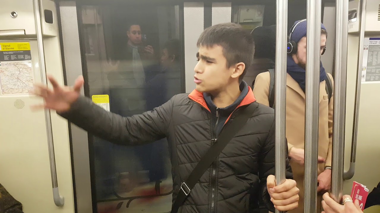 Christophe, jeune colombien de 16 ans | Prêche l'Évangile dans la ligne 9 du métro Parisien