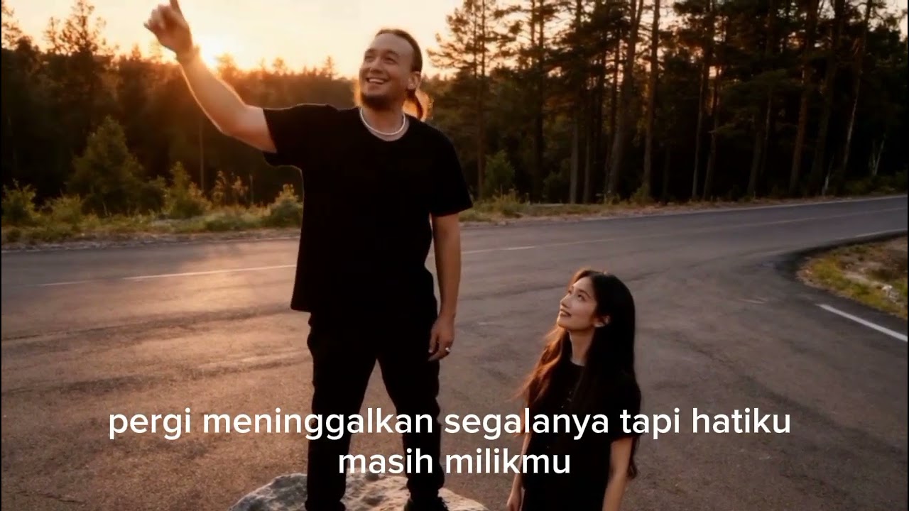 BERTAHAN DALAM LUKA _LAGU PATAH HATI YANG MEMBUAT MU TERKENANG MASA LALU _SLOW ROCK MELAYU_ lirik