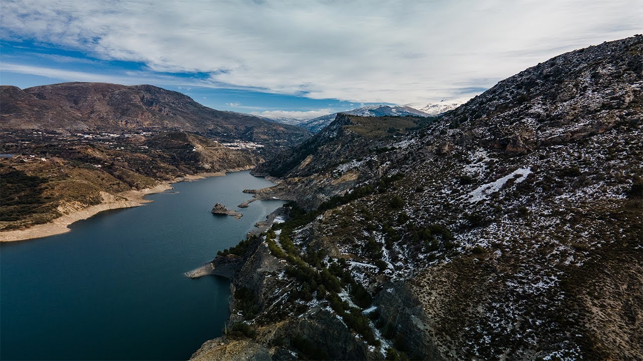 EMBALSE DE CANALES 4k a vista de dron