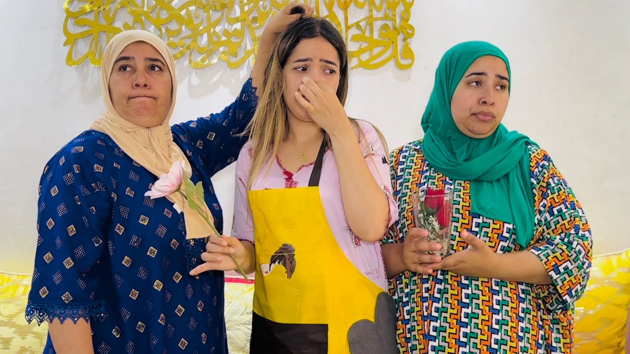 فيلم قصير: زوجاتو مو بي معفونة أو هاملة رسها 😨أو زيدها بالعكز غادي يدخل عليها صاحبة على أساس خدامة 😱