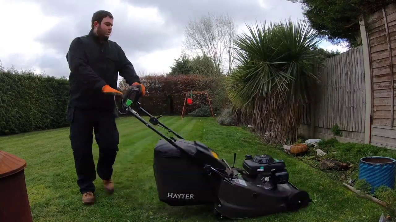 Hayter 48 pro in action.