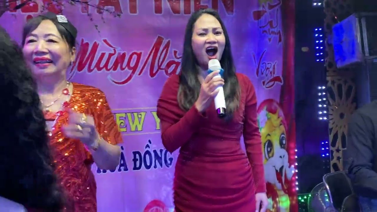 Tiệc tất niên . Phòng trà hương linh