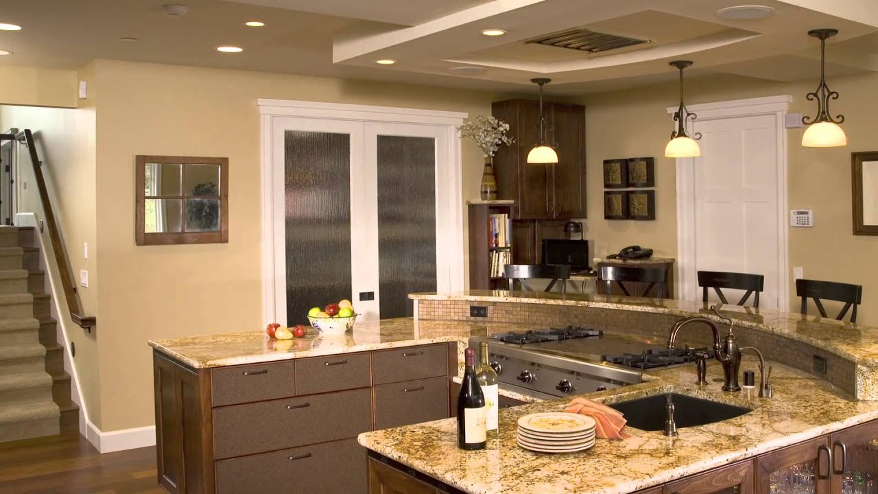 A well-equipped scullery keeps this kitchen clutter-free and welcoming