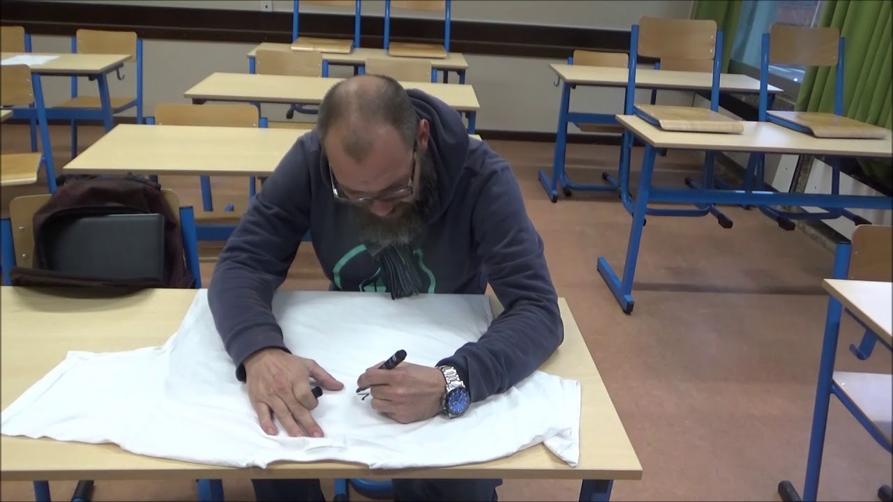 Publicité tee shirt par les profs, spectacle de Saint-Nicolas décembre 2019 Institut Saint Dominique