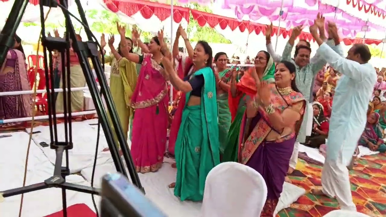श्रीराम कथा मे आनंद लेते हूए भावीक रामरस मे डूबा भक्ती सागर Rik school आयोजीत कथा का सप्तम दिवस
