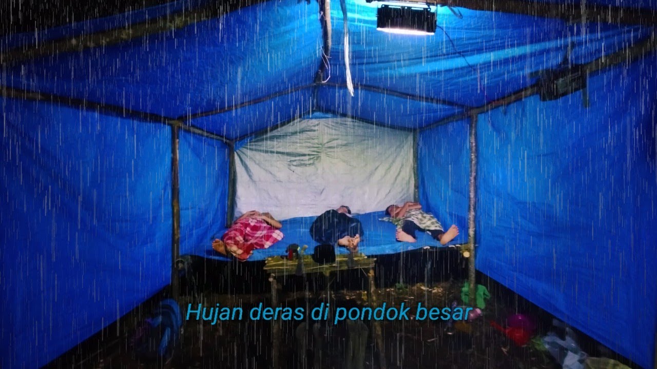 Camping di guyur hujan deras tidur nyenyak di pondok besar hangat, ada suara aneh malah di samperin