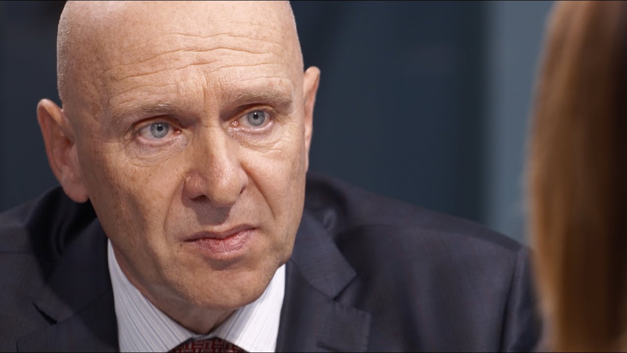 Dzuro: Pokud někdo bude vyšetřovat válečné zločiny na Ukrajině, bude muset vyšetřovat obě strany