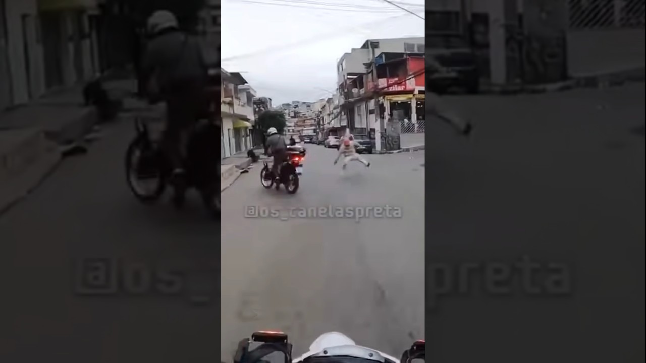 IMPACTANTE persecución policial en MOTO