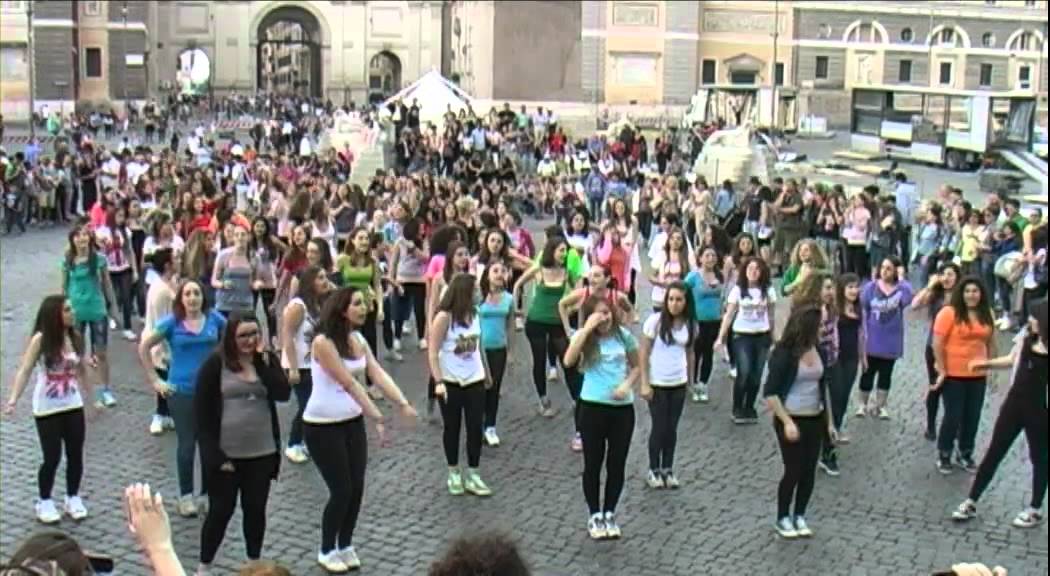 1D ROMA FLASH-MOB OFFICIAL