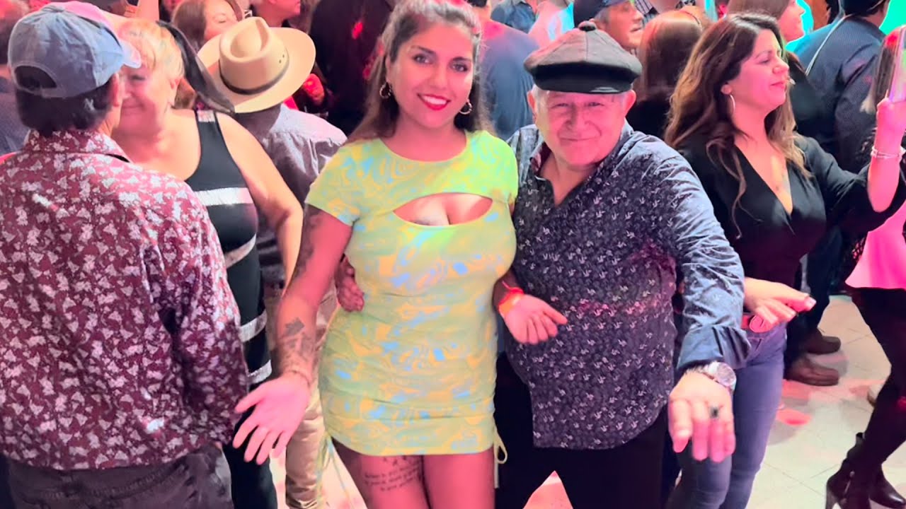 Tremendo baile de  Ninoska  con don Germán  - LOS AUTENTICOS PRINCIPES DE LA COMUNA DE LUMACO