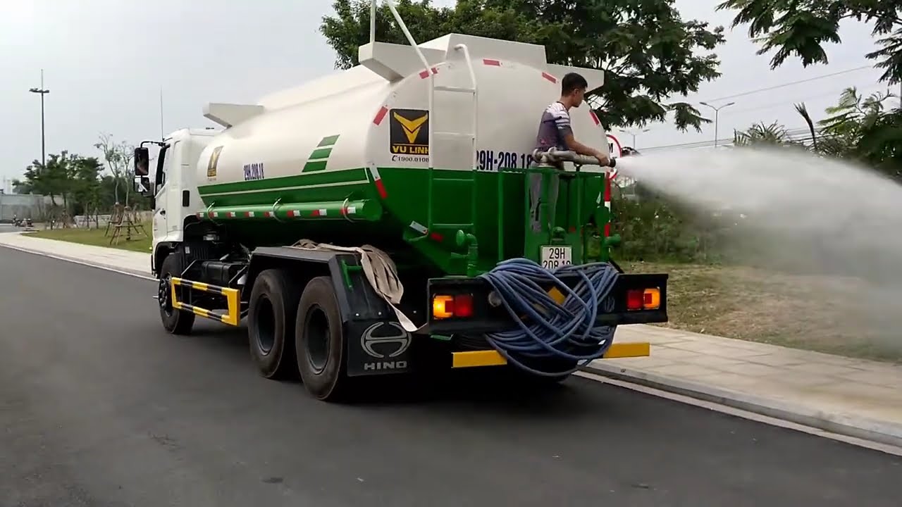 SATISFYING! Giant Street Washer Cleans The City | Xe Phun Nước Rửa Đường Tưới Cây 💦