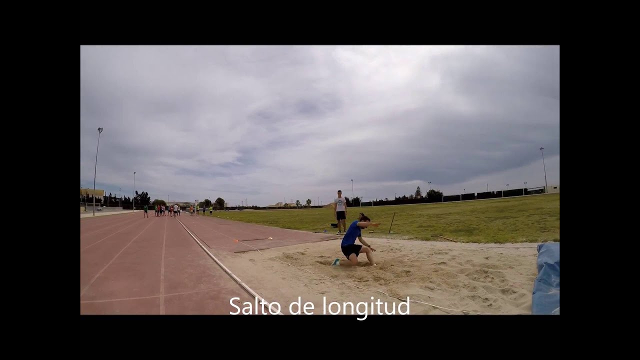 Sesión práctica de salto de longitud en Especialización en Atletismo