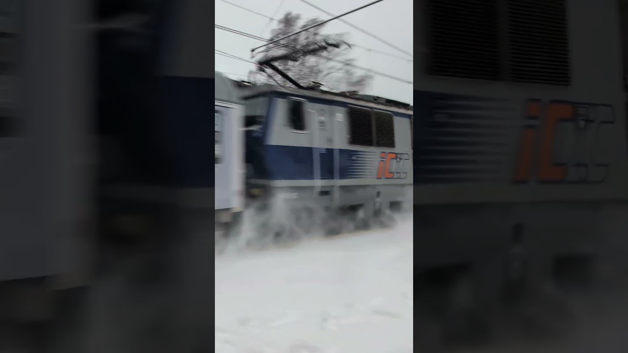 EP09-022 z IC Matejko przelotem przez Szarów czołem na Szczecin.