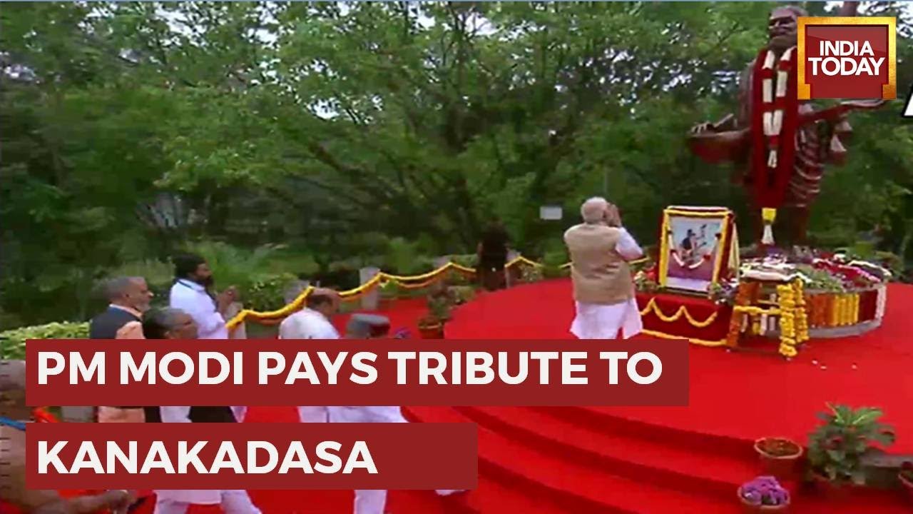 PM Modi Pays Tribute To Kanakadasa To At Vidhana Soudha In Bengaluru | WATCH
