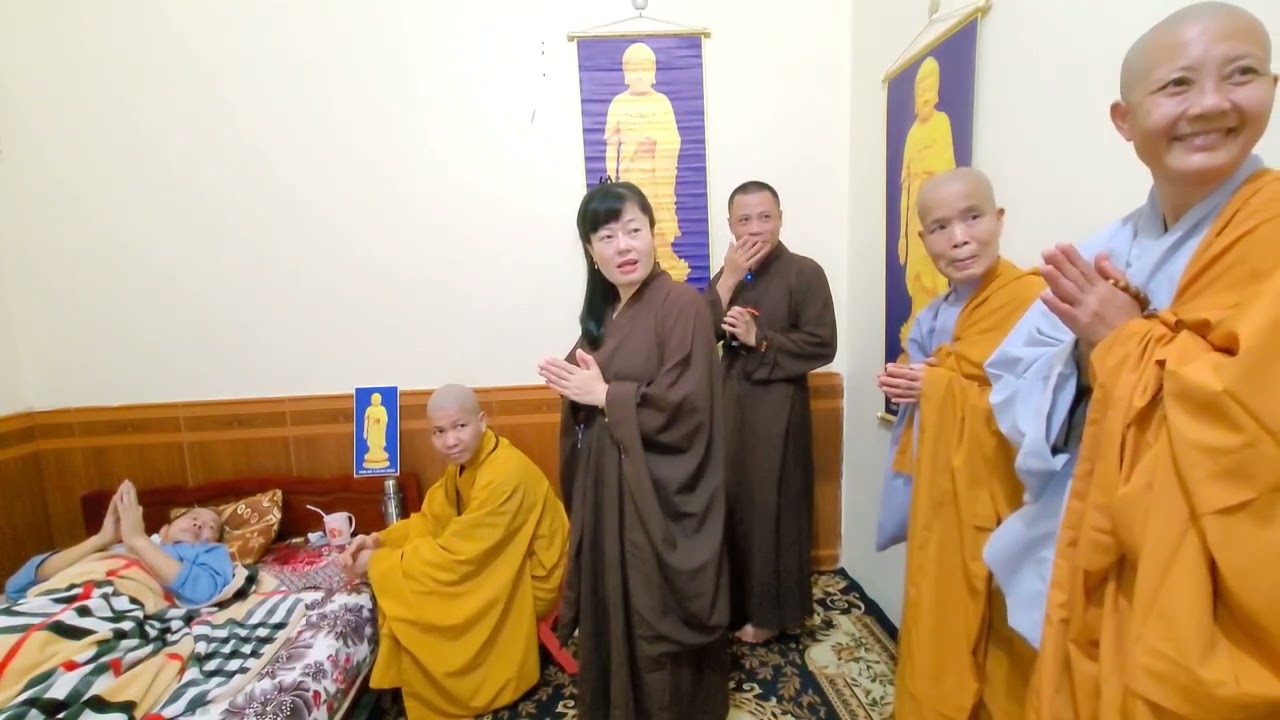 Đại Đức Th&iacute;ch Đạo Thịnh v&agrave; Cư Sĩ Ph&uacute;c Tr&iacute; hộ niệm cho PT Đặng Quang Khải