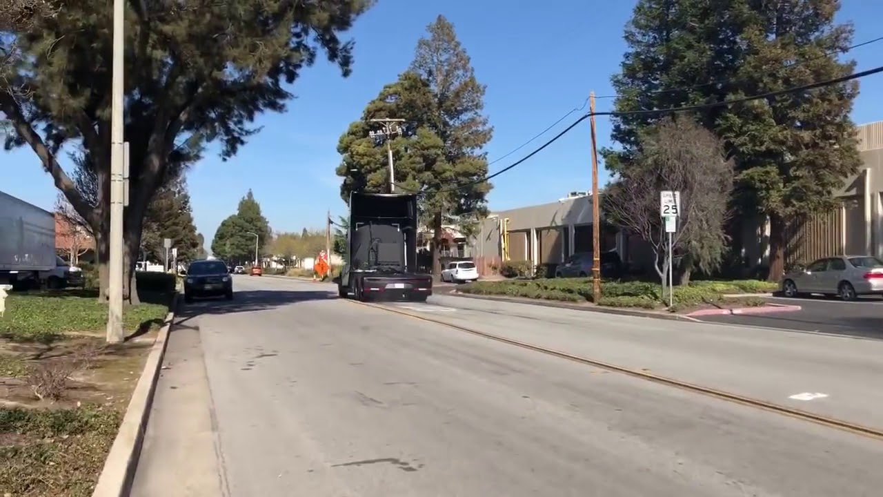 Peep The Acceleration On This Tesla Semi Truck!