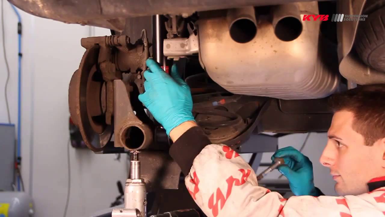 How to Replace Rear Shock Absorbers: Renault Modus