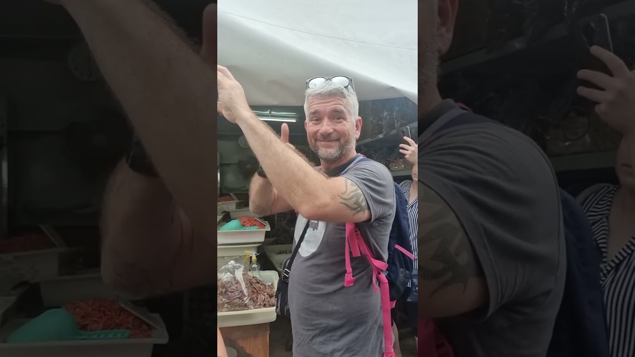 vas&ugrave;ti piac Thailand Bangkok Charlie-val